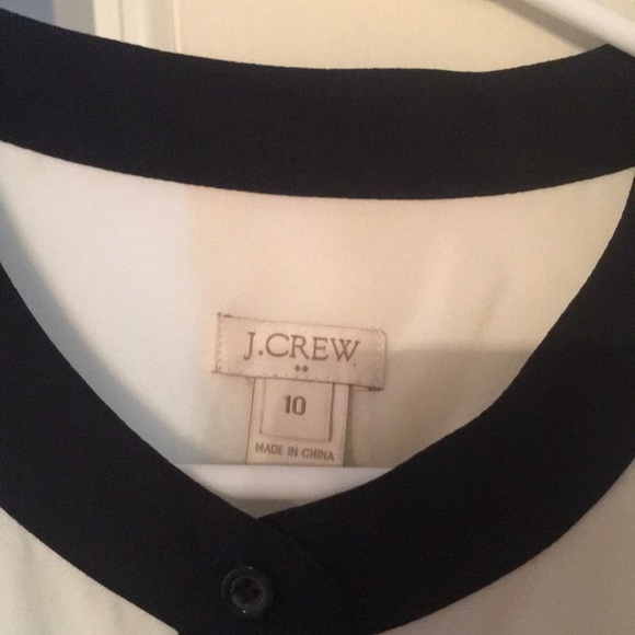 Black and white sleeveless button down - Picture 3 of 4